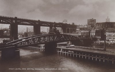 High Level and Swing Bridges, Newcastle-On-Tyne (s/v foto) av English Photographer