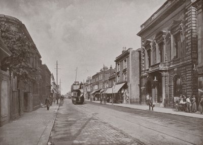 High Street, Hounslow, som visar rådets kontor, till höger av English Photographer