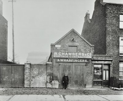 High Street, North Woolwich; senare Pier Road, 1899 av English Photographer