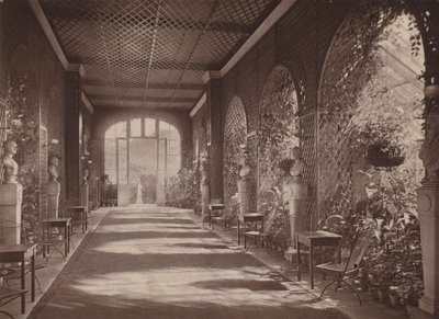 Holland House, London: Konservatorium som leder från Ball Room (s/v foto) av English Photographer