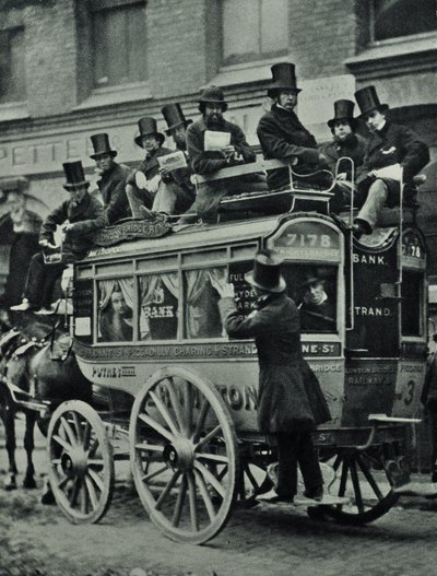 Hästdragen omnibus från London Bridge Railway med passagerare, 1880 av English Photographer