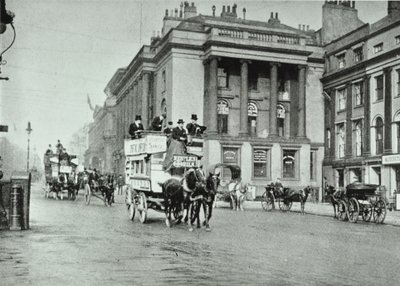 Hästbussar i Waterloo Place, 1895 av English Photographer