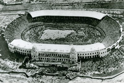 Invasion av stadion för den första Wembley Cup-finalen, 1923 av English Photographer