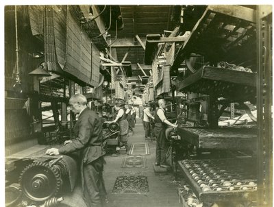 Jacquardvävning, Hughes fabrik nr 2, 1923 av English Photographer