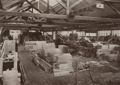 Snickerifabrik, Burton-on-Trent: Utsikt över snickerimaskinverkstad nr 2 (s/v foto) av English Photographer