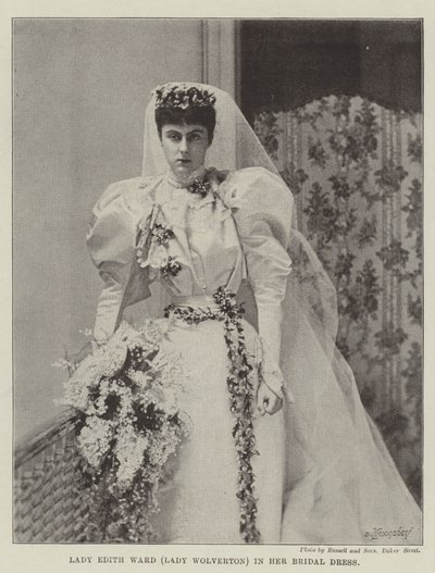Lady Edith Ward (Lady Wolverton) i sin brudklänning av English Photographer