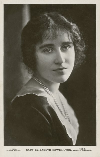 Lady Elizabeth Bowes-Lyon (s/v foto) av English Photographer