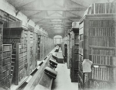 Library, Sion College, Victoria Embankment, City of London, 1885 av English Photographer