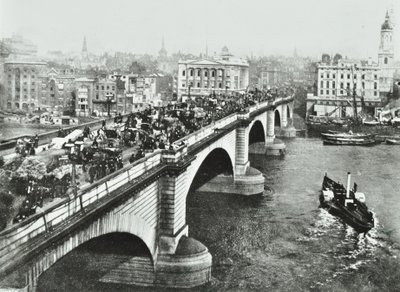 London Bridge: hästdragen trafik på bron, 1895 av English Photographer