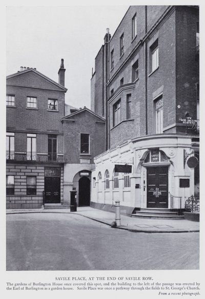 London: Savile Place, i slutet av Savile Row (s/v foto) av English Photographer