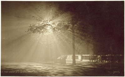 London natt dimma (svartvitt foto) av English Photographer