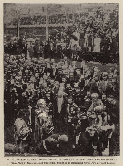 M Faure som lägger hörnstenen av Troitsky-bron, över floden Neva av English Photographer