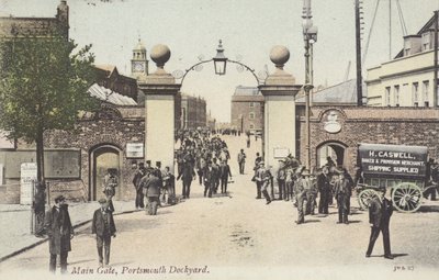 Main Gate, Portsmouth Dockyard (färgfoto) av English Photographer