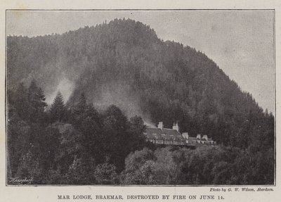 Mar Lodge, Braemar, förstördes av brand den 14 juni av English Photographer