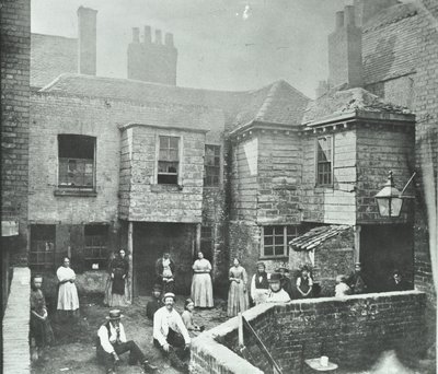 Market Court, London, 1868 av English Photographer