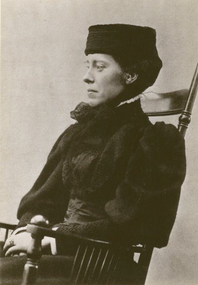 Mary Kingsley, porträtt, sittande, bär hatt (s/v foto) av English Photographer