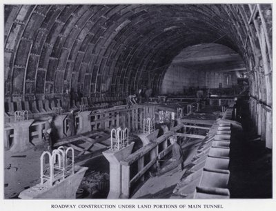 Mersey Tunnel: Vägkonstruktion under landdelar av huvudtunneln (s/v foto) av English Photographer