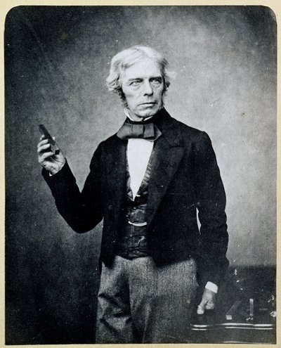 Michael Faraday (1791-1867) håller i en barmagnet, av Maull och Polyblank av English Photographer