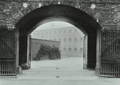 Millbank Prison: archway, ingång, 1885 av English Photographer