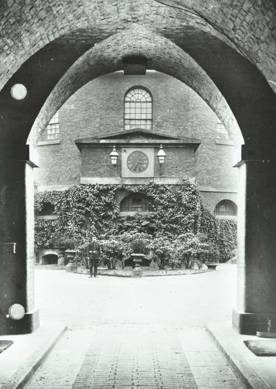 Millbank Prison: kapell genom valvgång, 1885 av English Photographer