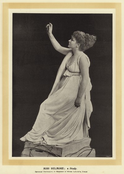 Miss Belmore; en studie av English Photographer