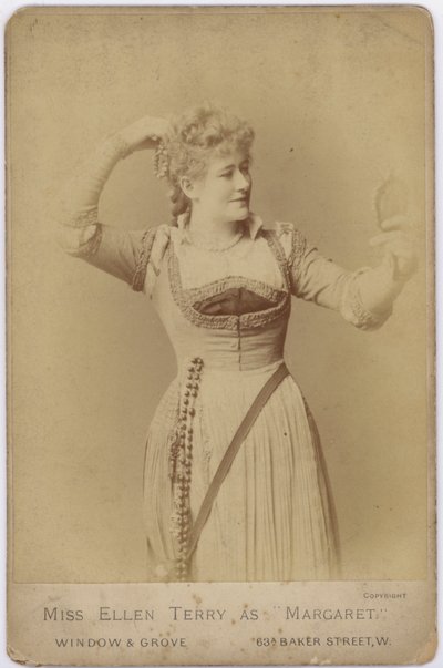 Margaret - Miss Ellen Terry (foto i svartvitt) av English Photographer