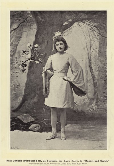 Miss Jessie Huddleston, som Dewman, the Dawn Fairy, i Hansel and Gretel av English Photographer