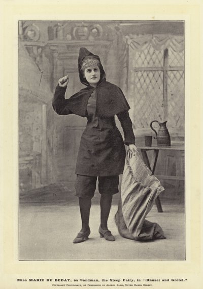 Miss Marie Du Bedat, som Sandman, the Sleep Fairy, i Hansel and Gretel av English Photographer
