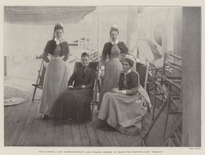 Miss Norman, Lady Superintendent och Nursing Sisters, ombord på Hospital-Ship Trojan av English Photographer