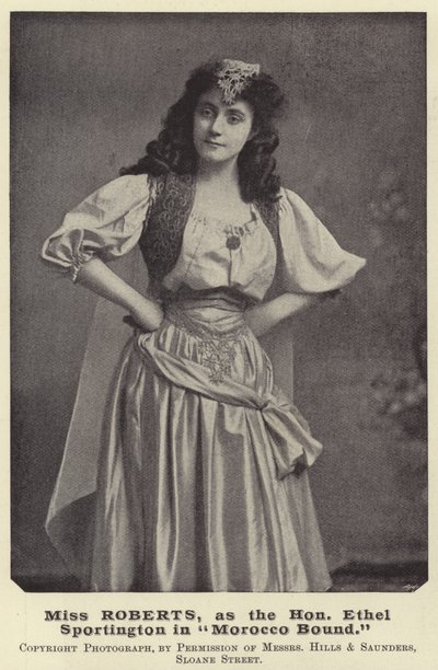 Miss Roberts, som Hon Ethel Sportington i Marocko Bound av English Photographer
