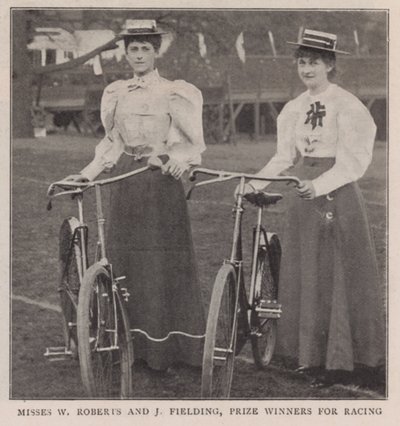 Missar W Roberts och J Fielding, pristagare för racing av English Photographer