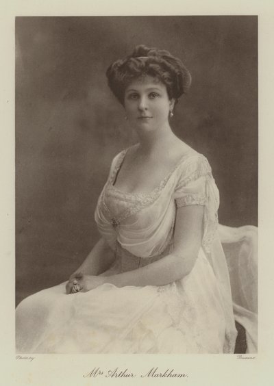 Mrs Arthur Markham (svartvitt foto) av English Photographer
