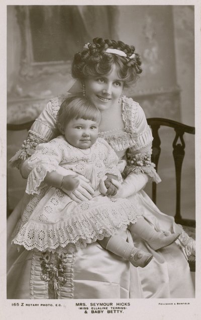 Mrs Seymour Hicks och dotter av English Photographer