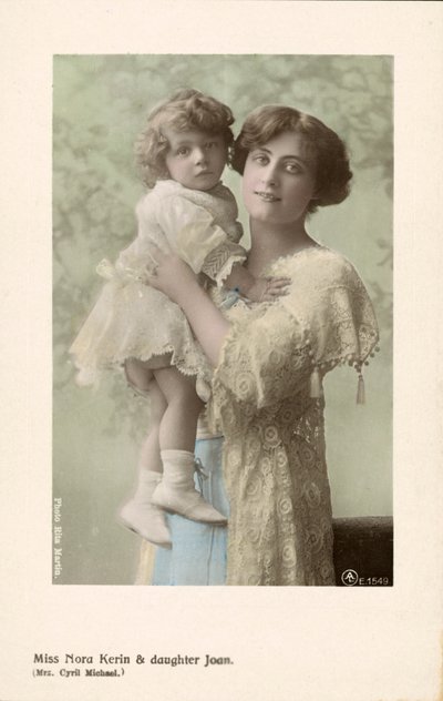Nora Kerin, engelsk scenskådespelerska och hennes dotter Joan (färgad bild) av English Photographer