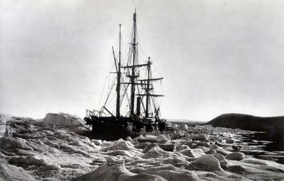 Nordpolen:"" Alert"" knäppte nära udden Beechey, Robeson-kanalen - i "" Berättelse om en resa till Polarsee under 1875-76", G.S. Nares, red. London av English Photographer