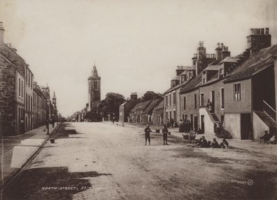 North Street, St Andrews av English Photographer