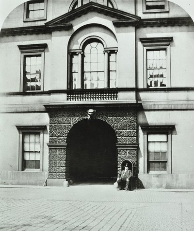 Northumberland House, Charing Cross, Westminster LB: innergård, 1880 av English Photographer
