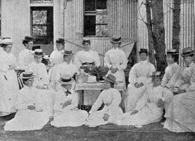 Sjuksköterskor vid Plague Hospital, Uitvlugt, nära Kapstaden, illustration från The King, 25 maj 1901 av English Photographer