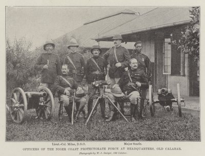 Officerare från Niger Coast Protectorate Force vid högkvarteret, Old Calabar av English Photographer
