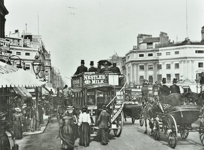Oxford Circus, Westminster LB: look east, 1895 av English Photographer