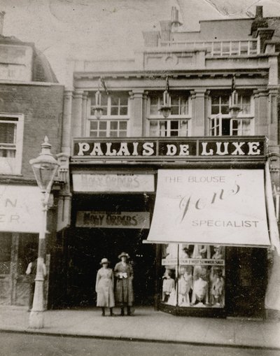 Luxury Palace, High Street, Bromley av English Photographer