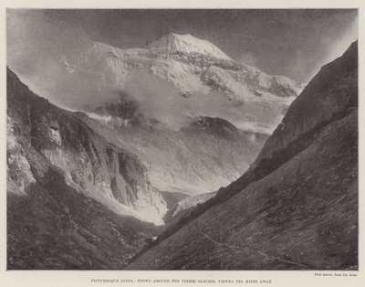 Pittoreska Indien, Snö runt Pindri-glaciären, sett tio mil bort av English Photographer