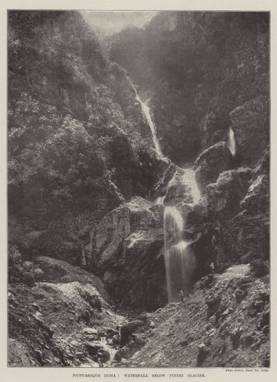 Pittoreska Indien, vattenfall nedanför Pindri-glaciären av English Photographer