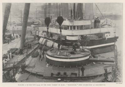 Placera en 67-tons pistol (13,5) i förtornet på HMS Trafalgar, Port Guard-Ship i Portsmouth av English Photographer