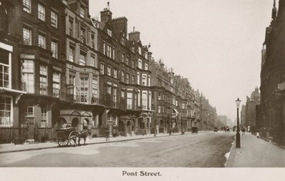 Pont Street, London (s/v foto) av English Photographer