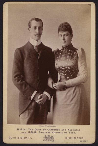 Porträtt, prins Albert Victor, äldste son till kung Edward VII, och prinsessan Mary av Teck (s/v foto) av English Photographer