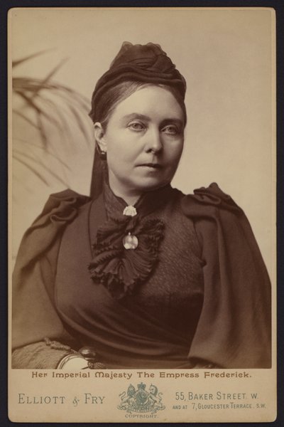 Porträtt, Victoria, Princess Royal, som var gift med kejsar Fredrik III av Tyskland (s/v foto) av English Photographer