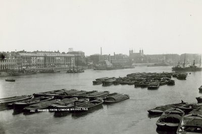 Vykort med utsikt över Themsen från London Bridge av English Photographer