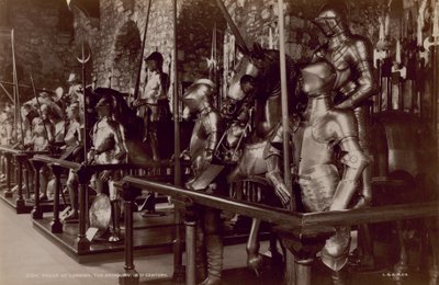 Vykort med en bild av Armory i Tower of London av English Photographer