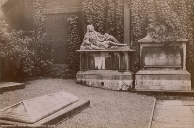 Vykort med Oliver Goldsmiths grav i det inre templet av English Photographer